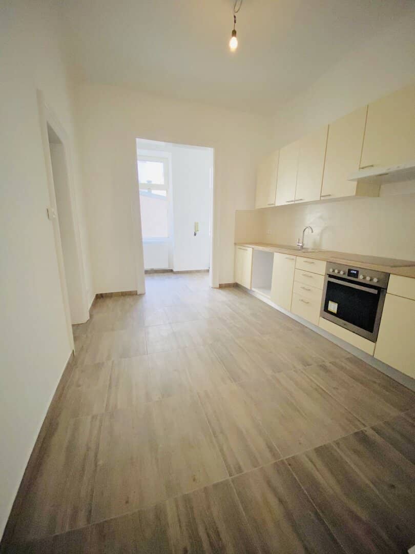Modern 1-room/study apartment with fitted kitchen and elevator in 1160 Vienna €199,000