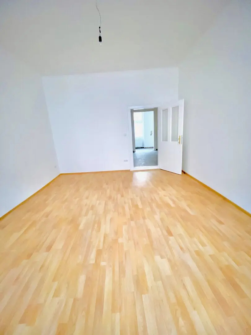 Modern 1-room/study apartment with fitted kitchen and elevator in 1160 Vienna €199,000