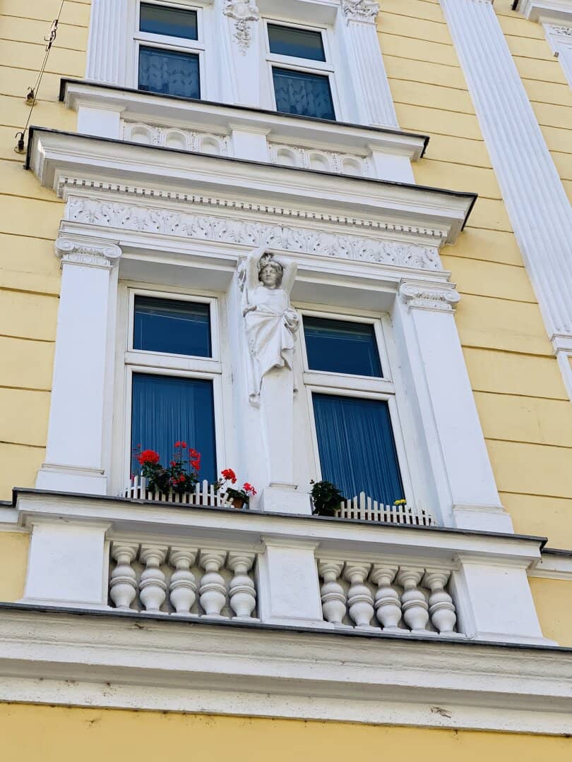 Modern 1-room/study apartment with fitted kitchen and elevator in 1160 Vienna €199,000