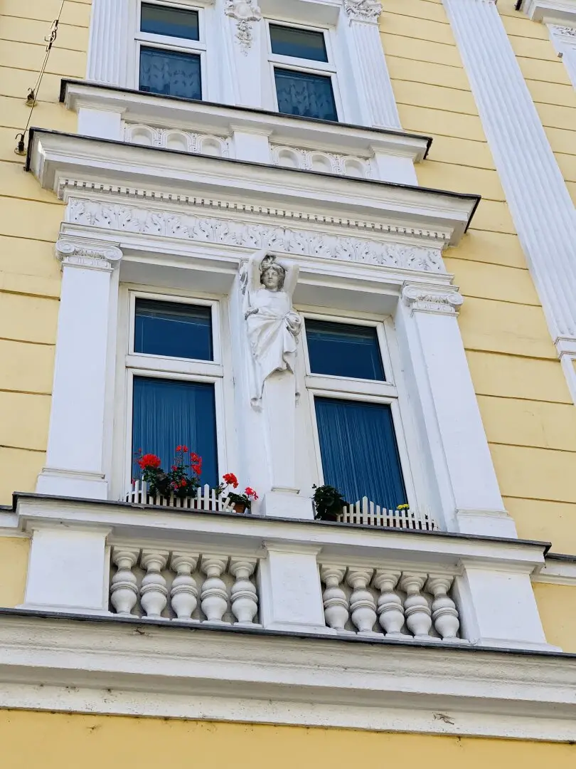 Modern 1-room/study apartment with fitted kitchen and elevator in 1160 Vienna €199,000