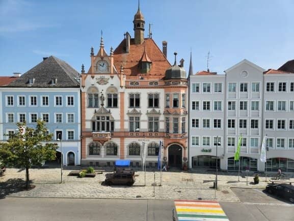 Modern 3-room apartment in Braunau am Inn, city view and comfort for 1.175 €