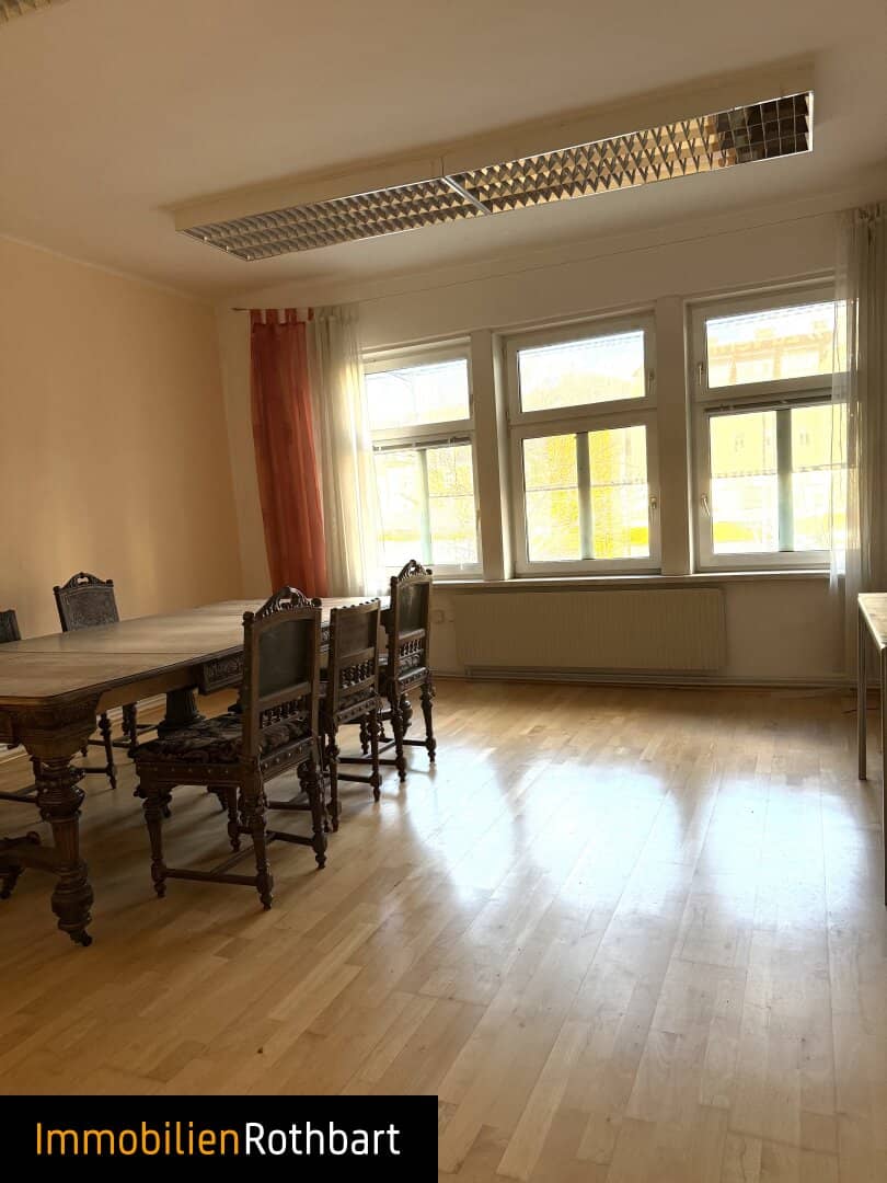 Büro- Praxisräumlichkeiten bzw. Wohnung am Brucker Hauptplatz, mit Gartenmitbenutzung zu vermieten