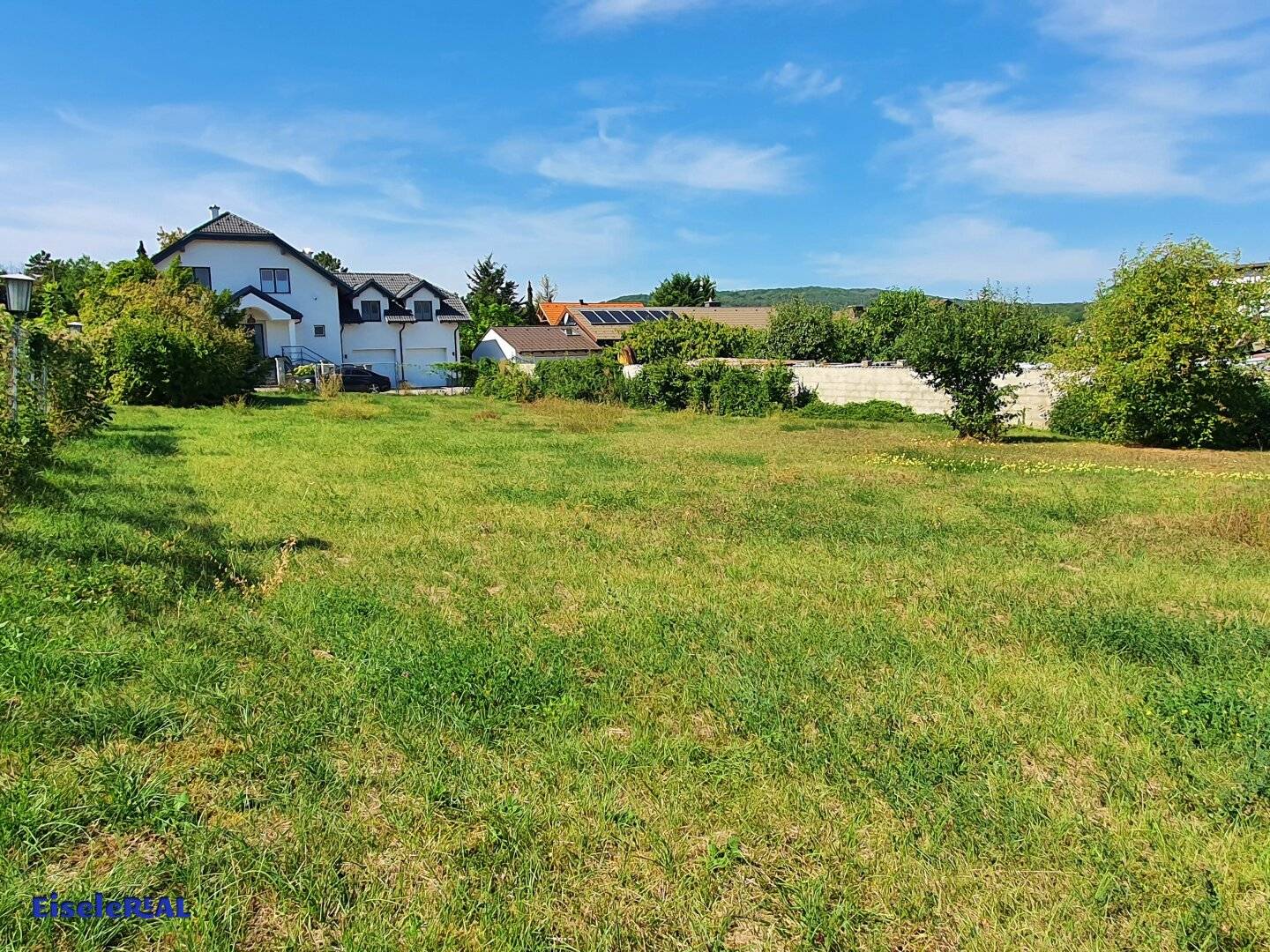 sonniger Baugrund für Einfamilienhaus