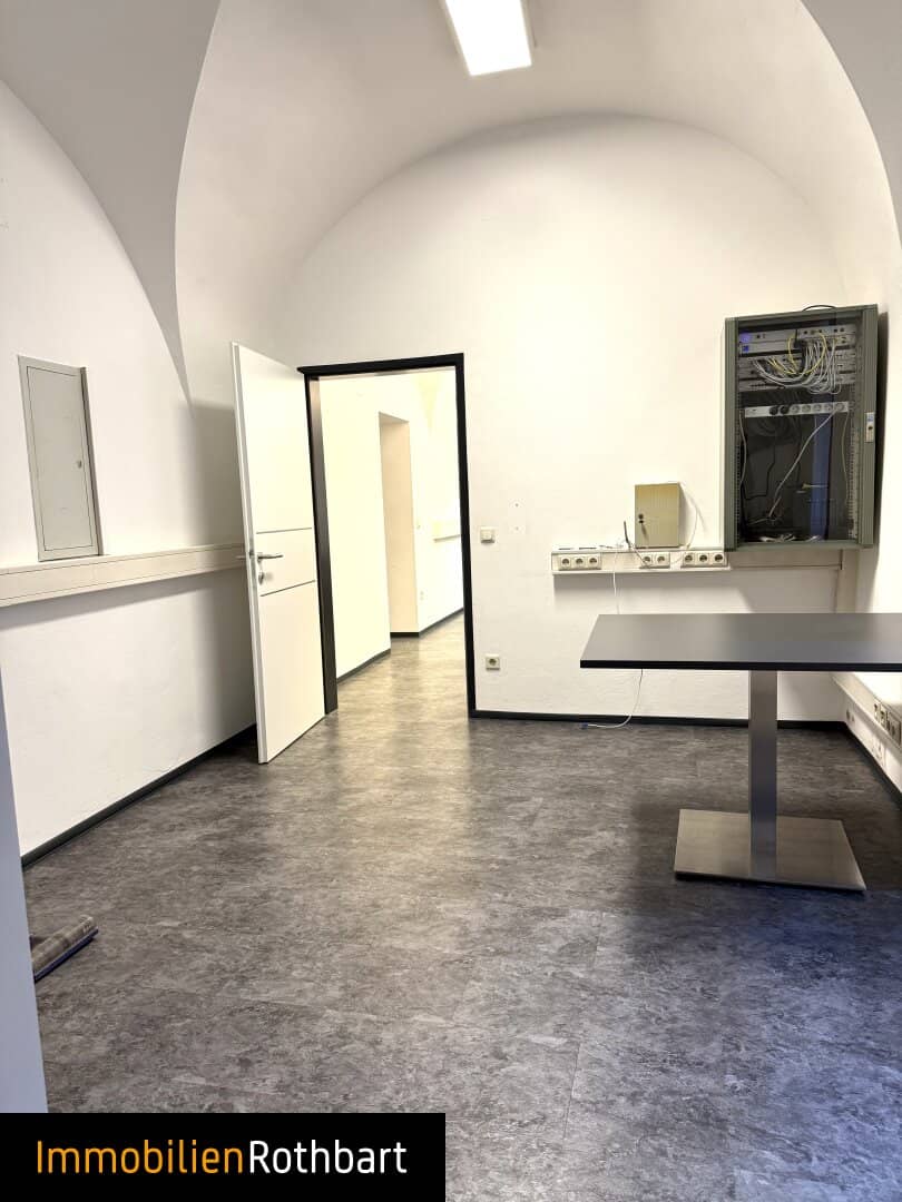Moderne, sehr schöne Bürofläche in zentraler Lage - ideal für Praxis oder Büro in Bruck an der Mur!