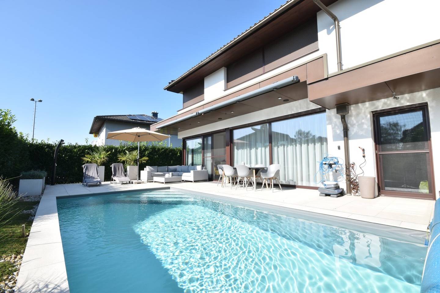 Modernes PASSIV-HAUS mit Pool- und Gartenparadies im 3-Seen-Gebiet