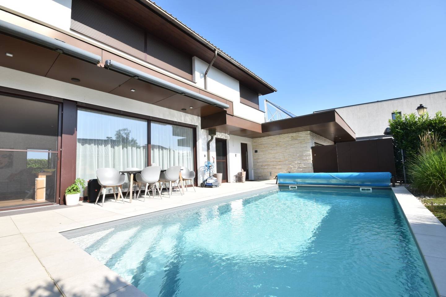 Modernes PASSIV-HAUS mit Pool- und Gartenparadies im 3-Seen-Gebiet