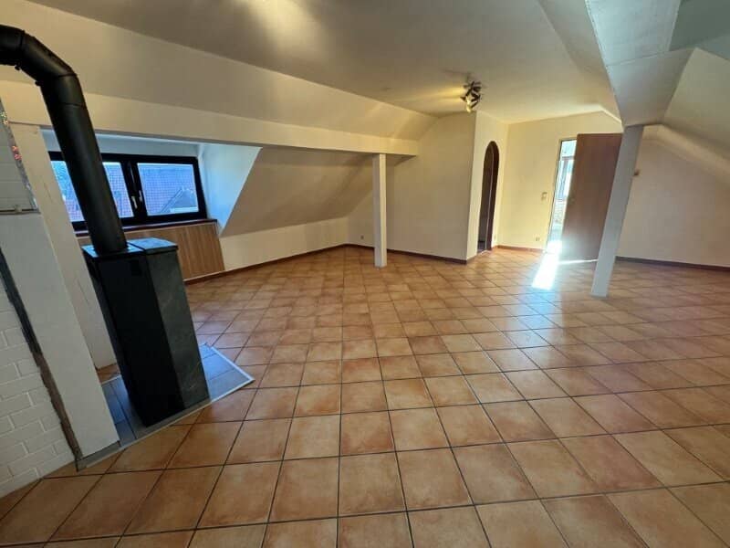 GRÖDIG - Spacious 2.5-room apartment in the attic with car parking space