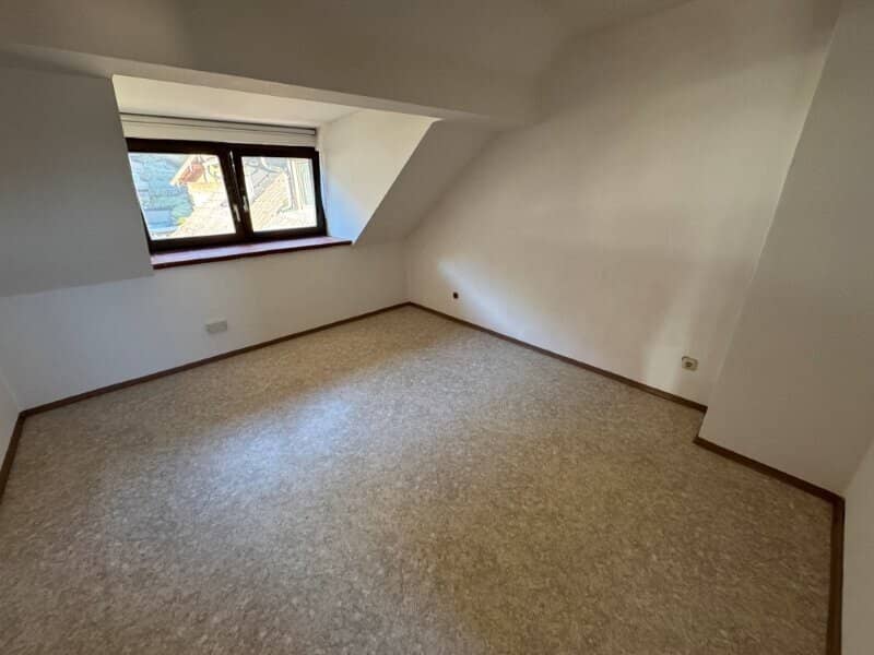 GRÖDIG - Spacious 2.5-room apartment in the attic with car parking space