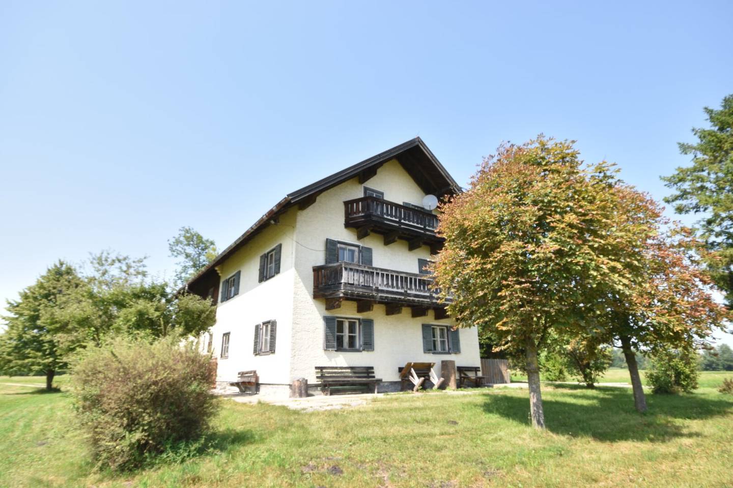 LEOPOLDSKRON-MOOS - Agricultural estate in a secluded location with unobstructed fortress and mountain views