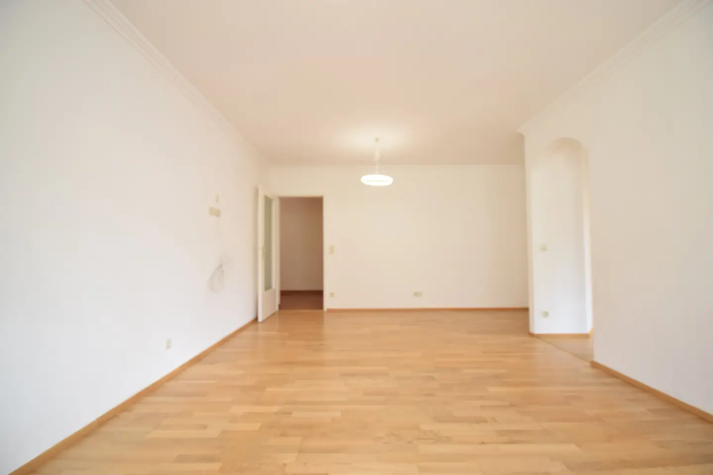 OBERNDORF - Gediegene 3 Zimmer Wohnung mit Balkon und Gartennutzung