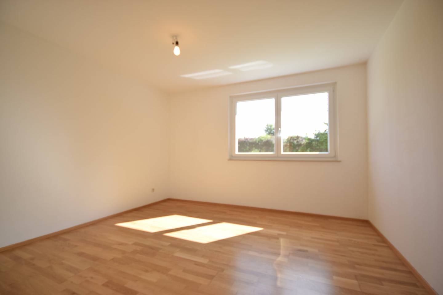 OBERNDORF - Gediegene 3 Zimmer Wohnung mit Balkon und Gartennutzung
