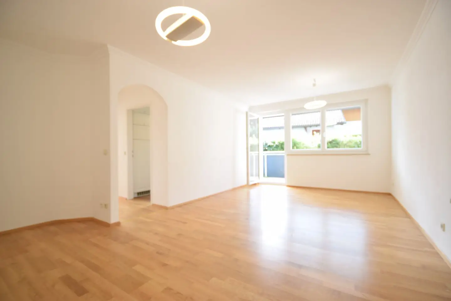 OBERNDORF - Gediegene 3 Zimmer Wohnung mit Balkon und Gartennutzung