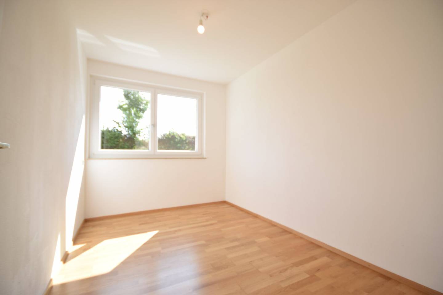OBERNDORF - Gediegene 3 Zimmer Wohnung mit Balkon und Gartennutzung