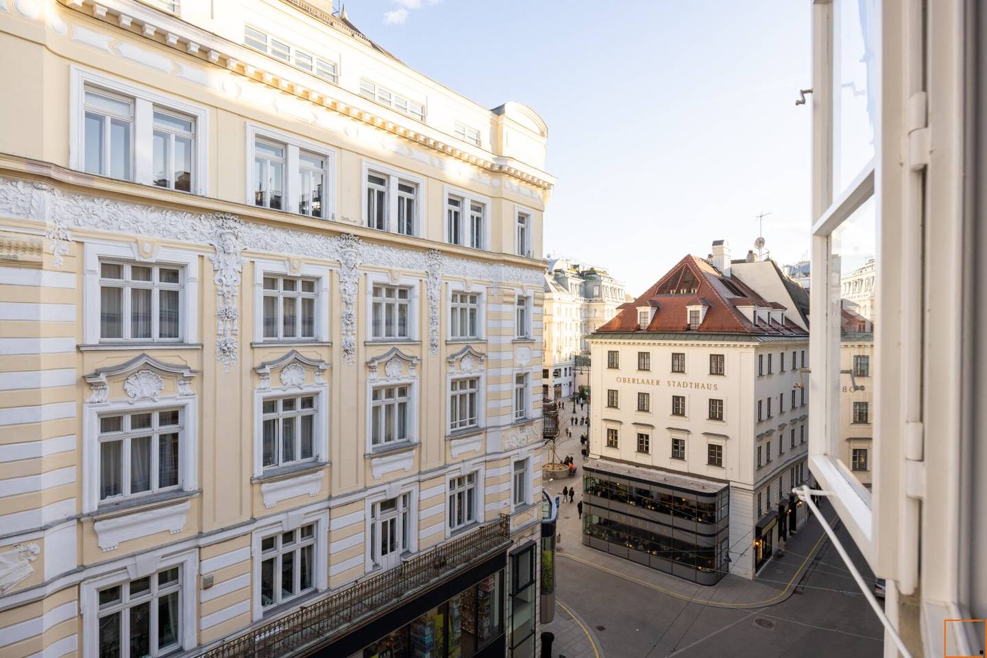 WIENER KLASSIK IM GÖTTWEIGERHOF: Beautiful old building office with a 70 m² meeting room
?