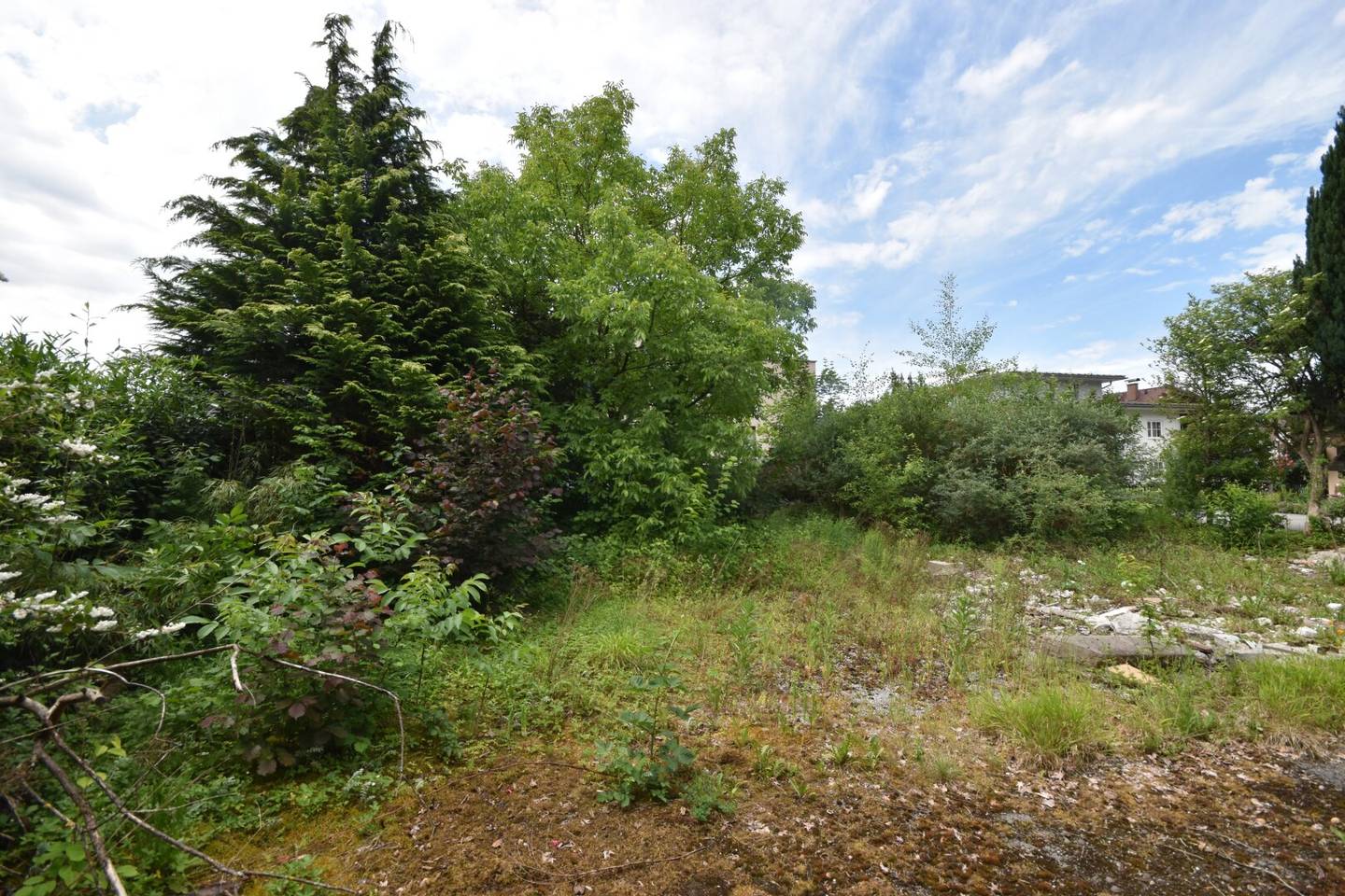 AIGEN - Small but Fine Plot in a Sought-After Location