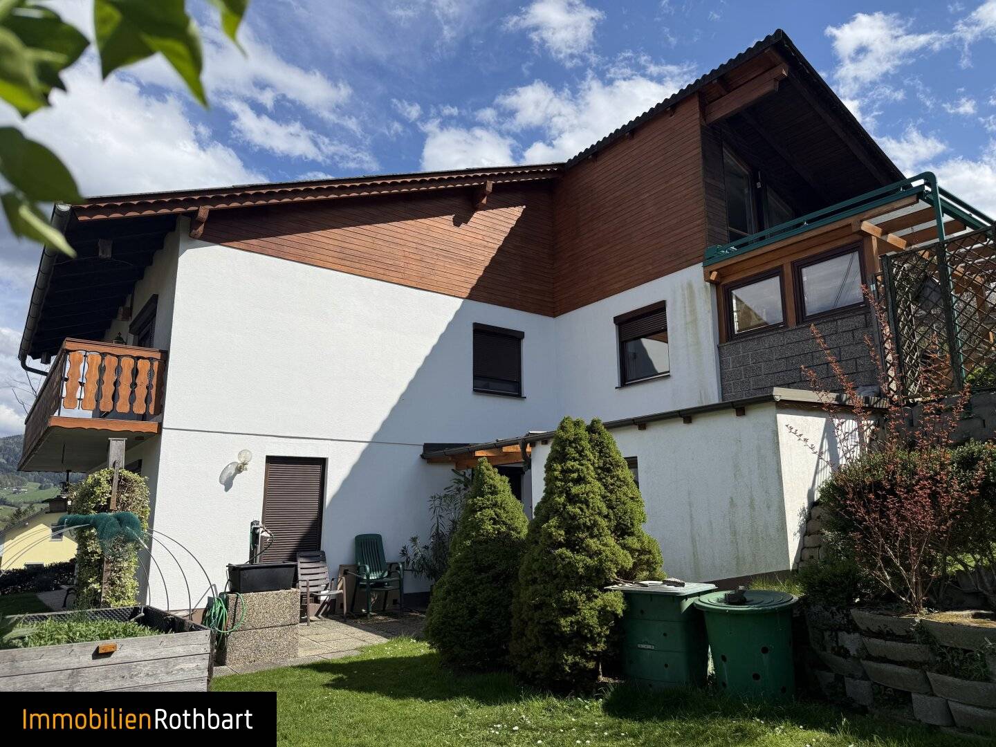 Großzügig angelegtes Einfamilienhaus in Bruck an der Mur mit Balkon, Terrasse &amp; 2 Garagen!
