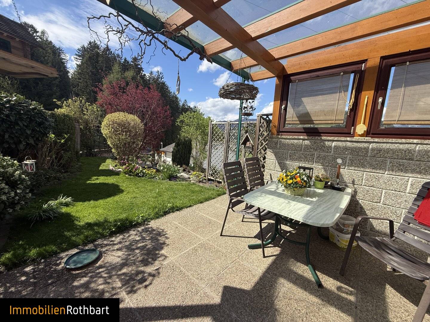 Großzügig angelegtes Einfamilienhaus in Bruck an der Mur mit Balkon, Terrasse &amp; 2 Garagen!