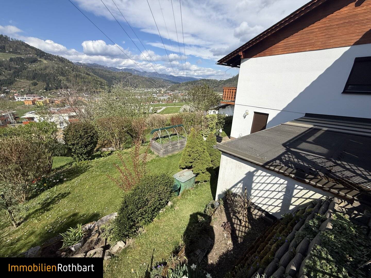 Großzügig angelegtes Einfamilienhaus in Bruck an der Mur mit Balkon, Terrasse &amp; 2 Garagen!