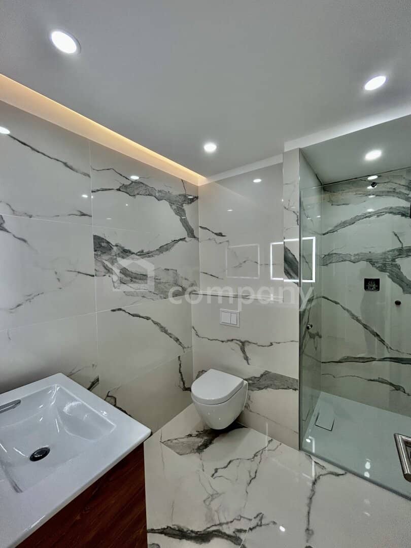 Exclusive first occupancy apartment in a quiet location, 124.8m², 4 rooms, loggia, underground garage and parking spaces, only €1,050,000.00