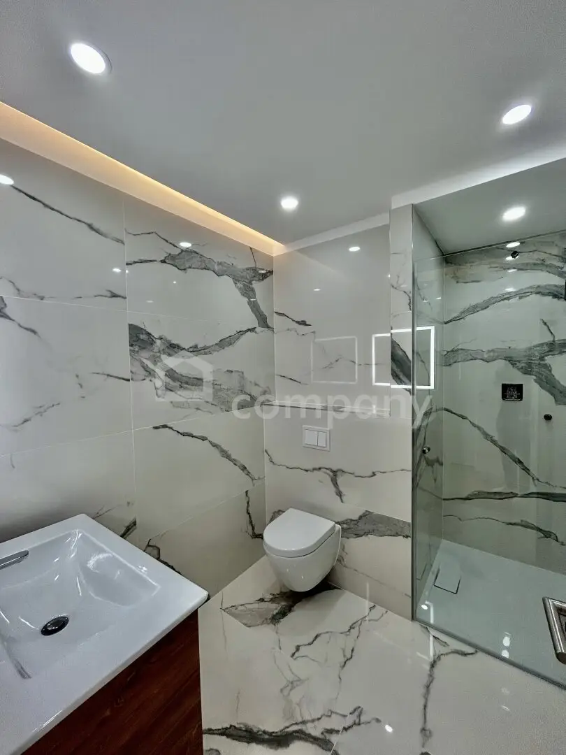 Exclusive first occupancy apartment in a quiet location, 124.8m², 4 rooms, loggia, underground garage and parking spaces, only €1,050,000.00