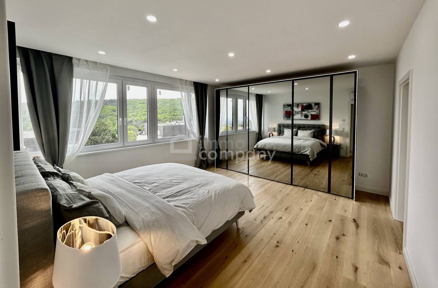 Exclusive first occupancy apartment in a quiet location, 124.8m², 4 rooms, loggia, underground garage and parking spaces, only €1,050,000.00