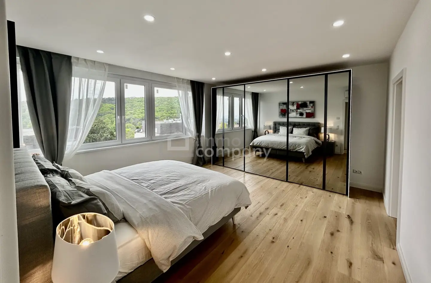 Exclusive first occupancy apartment in a quiet location, 124.8m², 4 rooms, loggia, underground garage and parking spaces, only €1,050,000.00