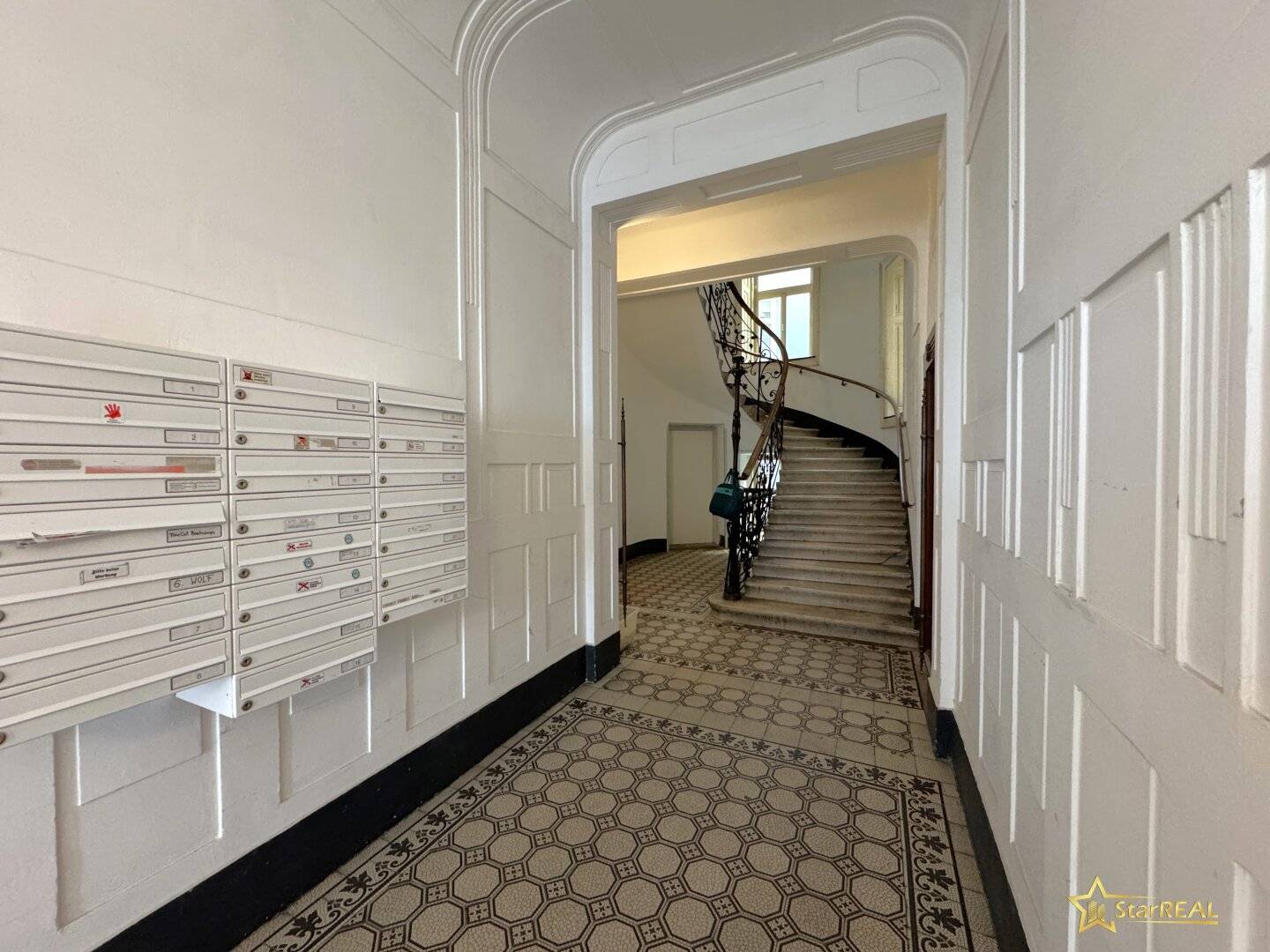 PRICE REDUCED! Old building gem with potential – 3.5-room apartment to renovate near Josefstädter Straße