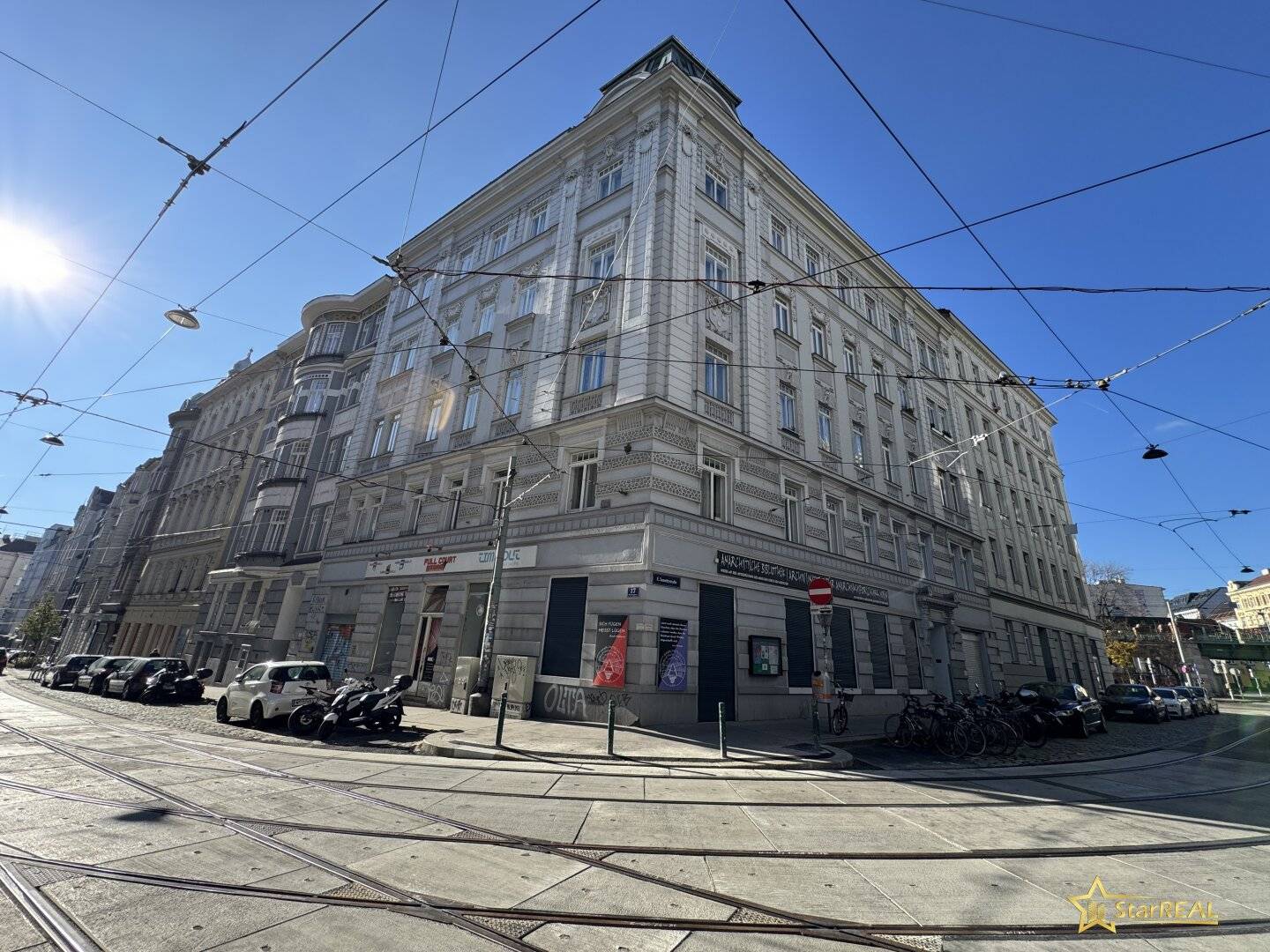 PRICE REDUCED! Old building gem with potential – 3.5-room apartment to renovate near Josefstädter Straße