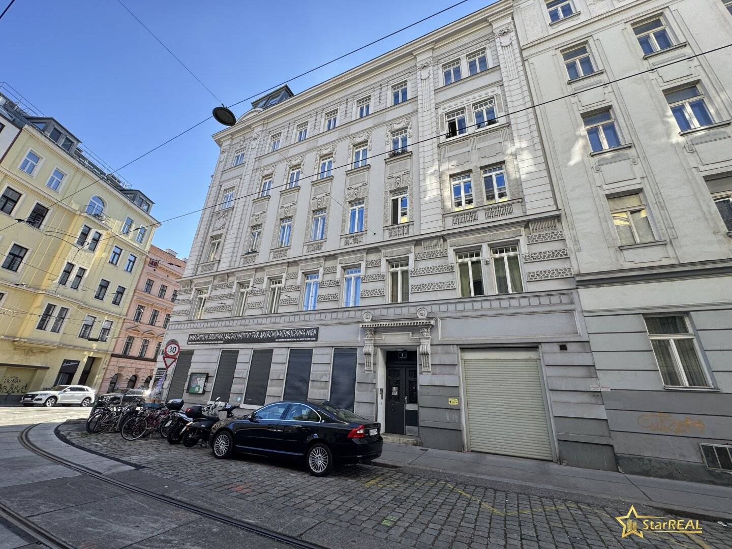 PRICE REDUCED! Old building gem with potential – 3.5-room apartment to renovate near Josefstädter Straße