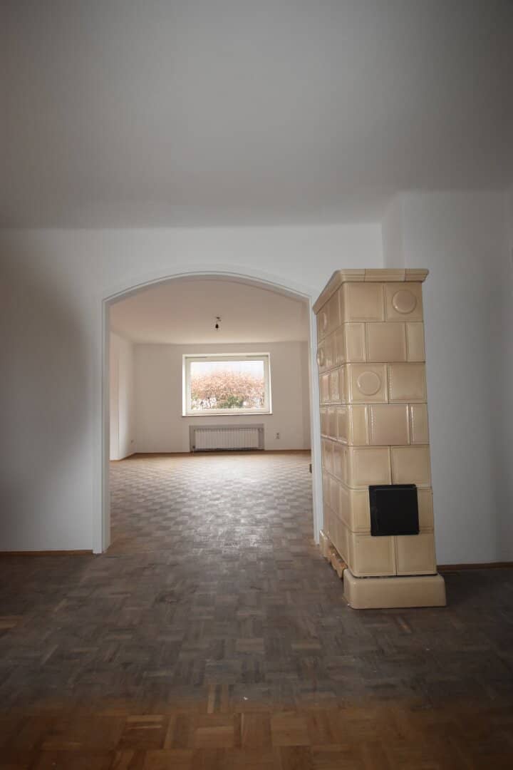 AIGEN Older property in need of renovation in prime location