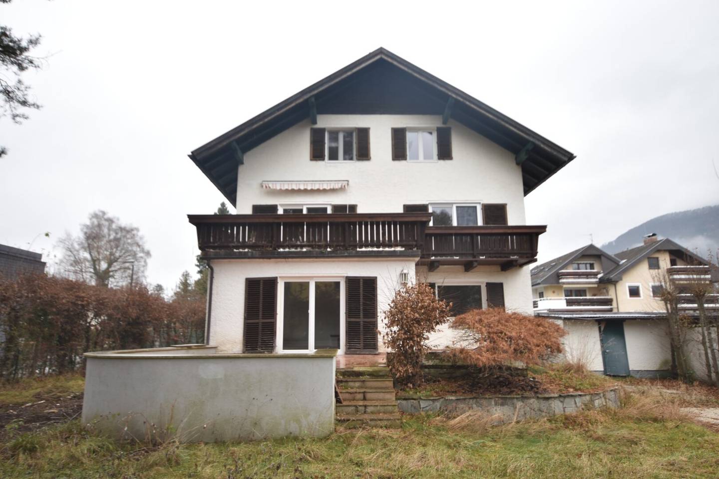 AIGEN Older property in need of renovation in prime location