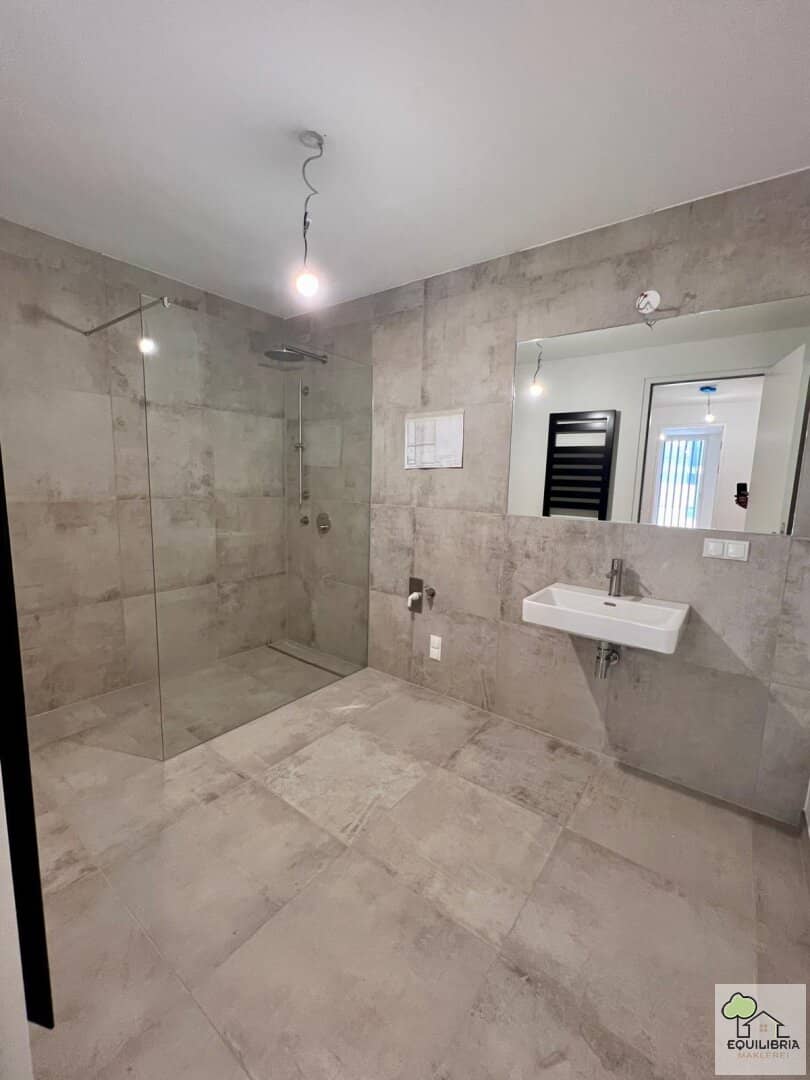PROVISIONFREI ! ANLEGER AUFGEPASST ! GUT VERMIETET !  - Neuwertige 2-Zimmer-Wohnung mit Loggia und Küche  in 1210 Wien