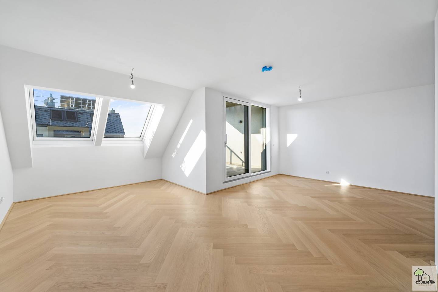 Commission-free Stunning Attic Apartment in 1210 Vienna: First occupancy with terrace