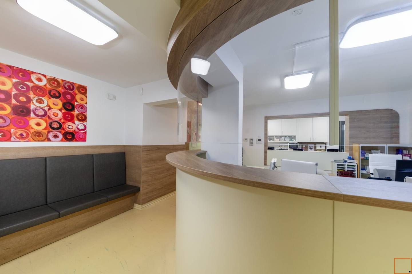 ARZTMEILE THERESIENGASSE Well Established Medical Practice with 2 Entrances and Own Garden