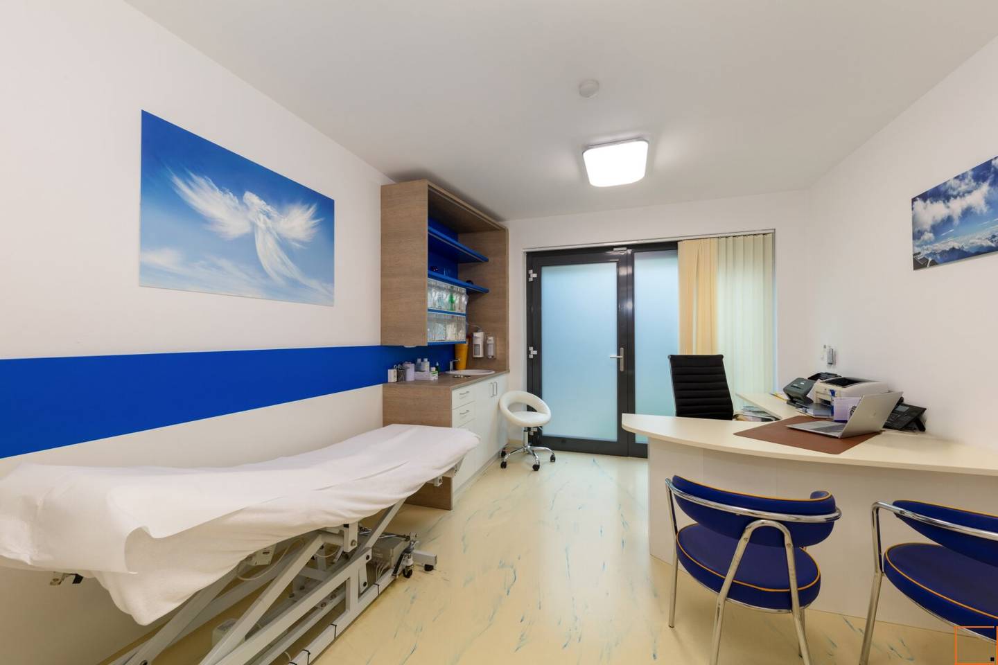 ARZTMEILE THERESIENGASSE Well Established Medical Practice with 2 Entrances and Own Garden