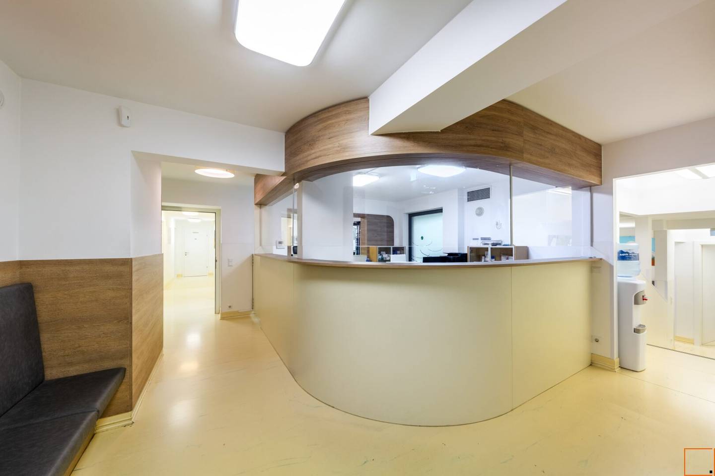 ARZTMEILE THERESIENGASSE Well Established Medical Practice with 2 Entrances and Own Garden
