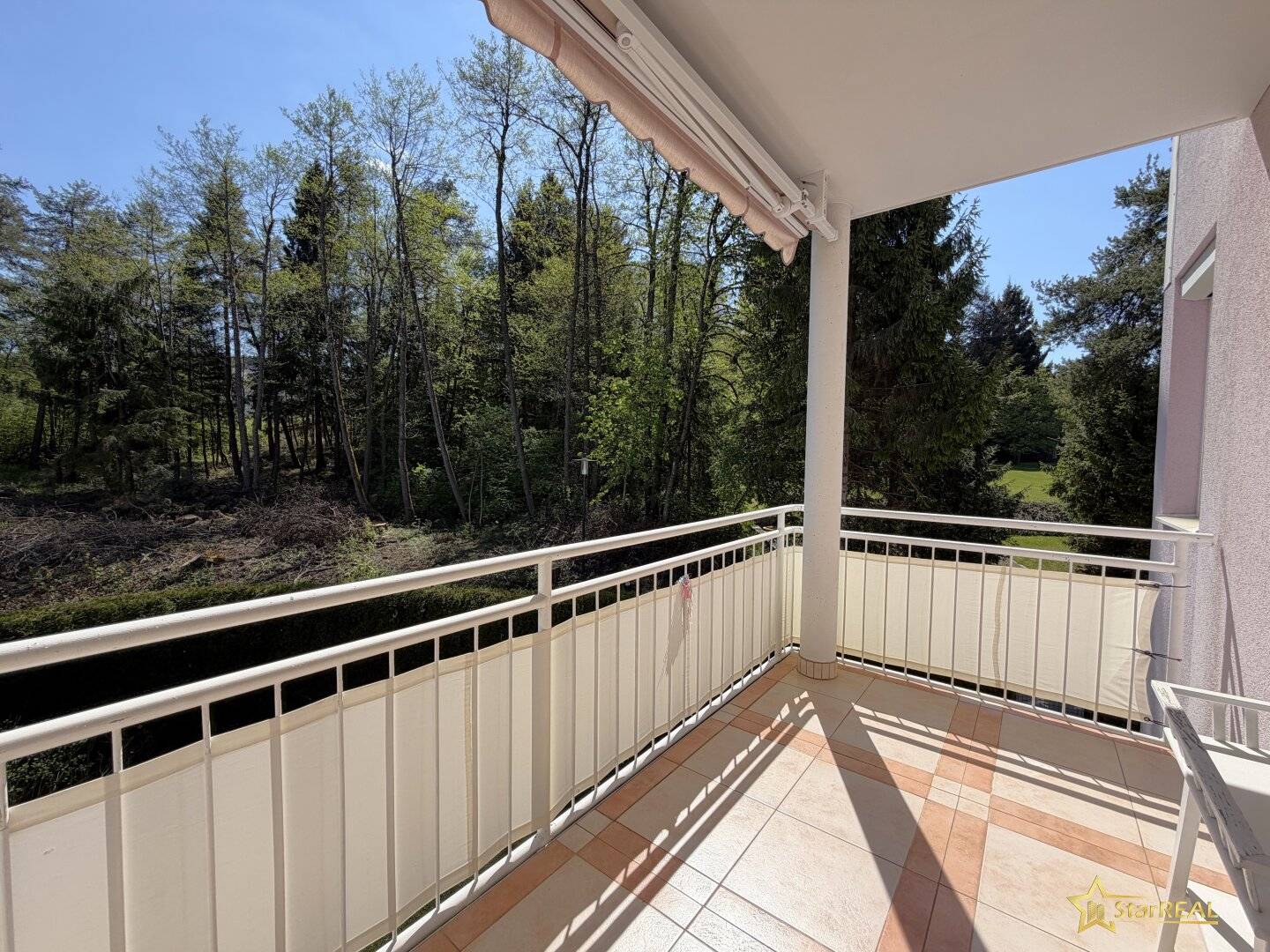RENOVIERTER SOFORTBEZUG IN VELDENER ZENTRUMSNÄHE! MÖBLIERTES 3 ZIMMER-EIGENTUM MIT BALKON IN SÜD-WEST-LAGE.