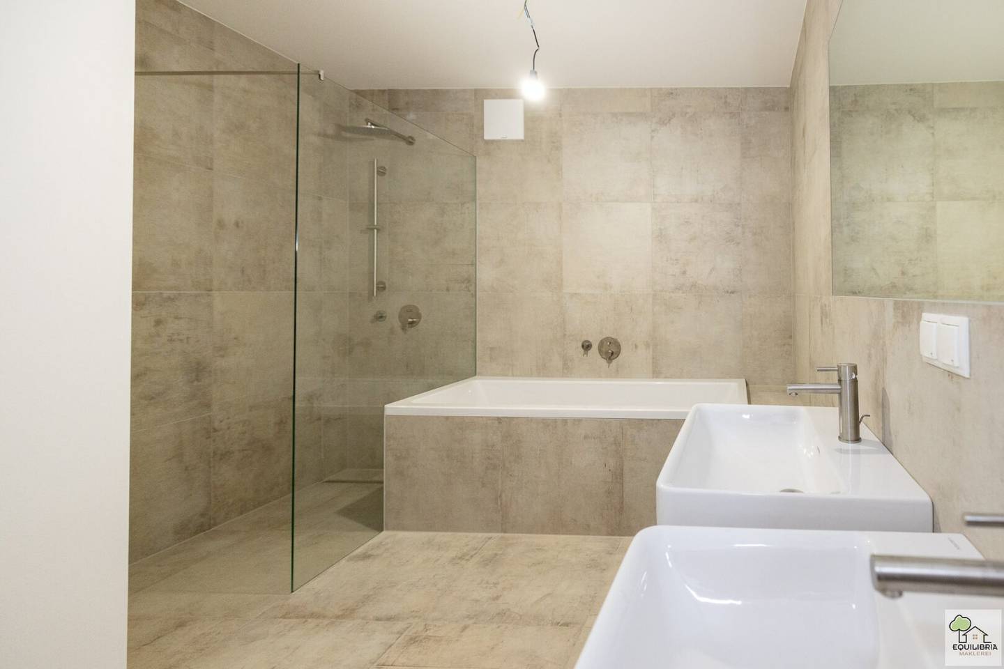 Modern city apartment with idyllic garden and loggia in 1210 Vienna