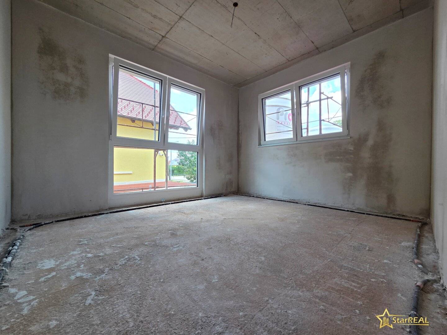 UNDER CONSTRUCTION. 187m² USABLE LIVING AREA, 112m² GARDEN. WIENERBERGER BRICK HOUSE WITH BASEMENT! COMMISSION-FREE for the buyer.