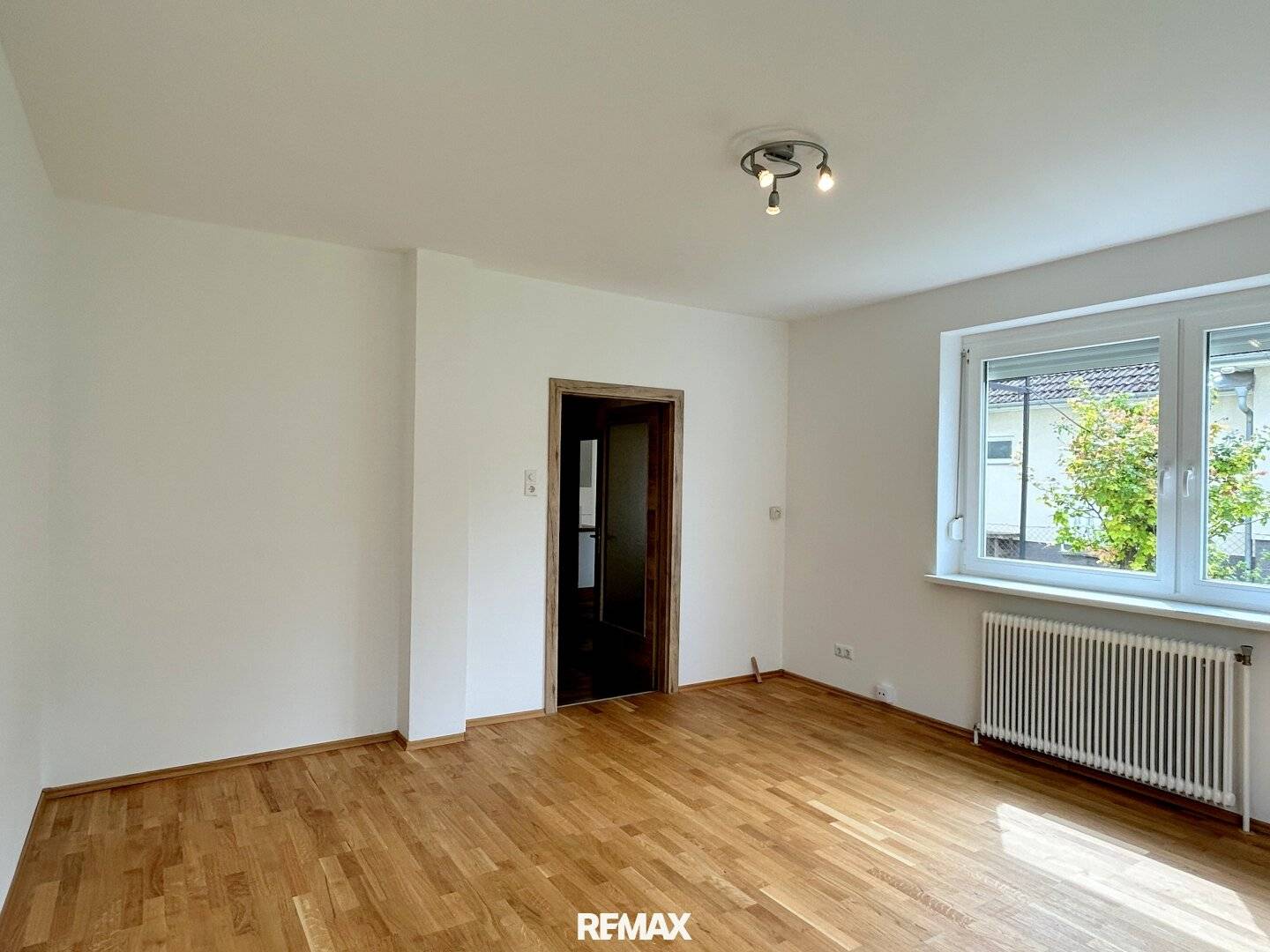 VERKAUFT - 7 große Zimmer!