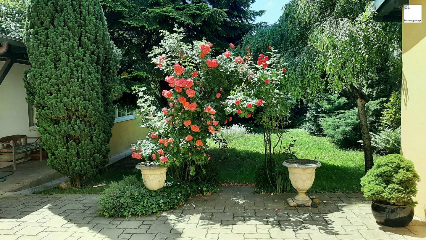 City villa in the Biedermeier style Discover your garden oasis!