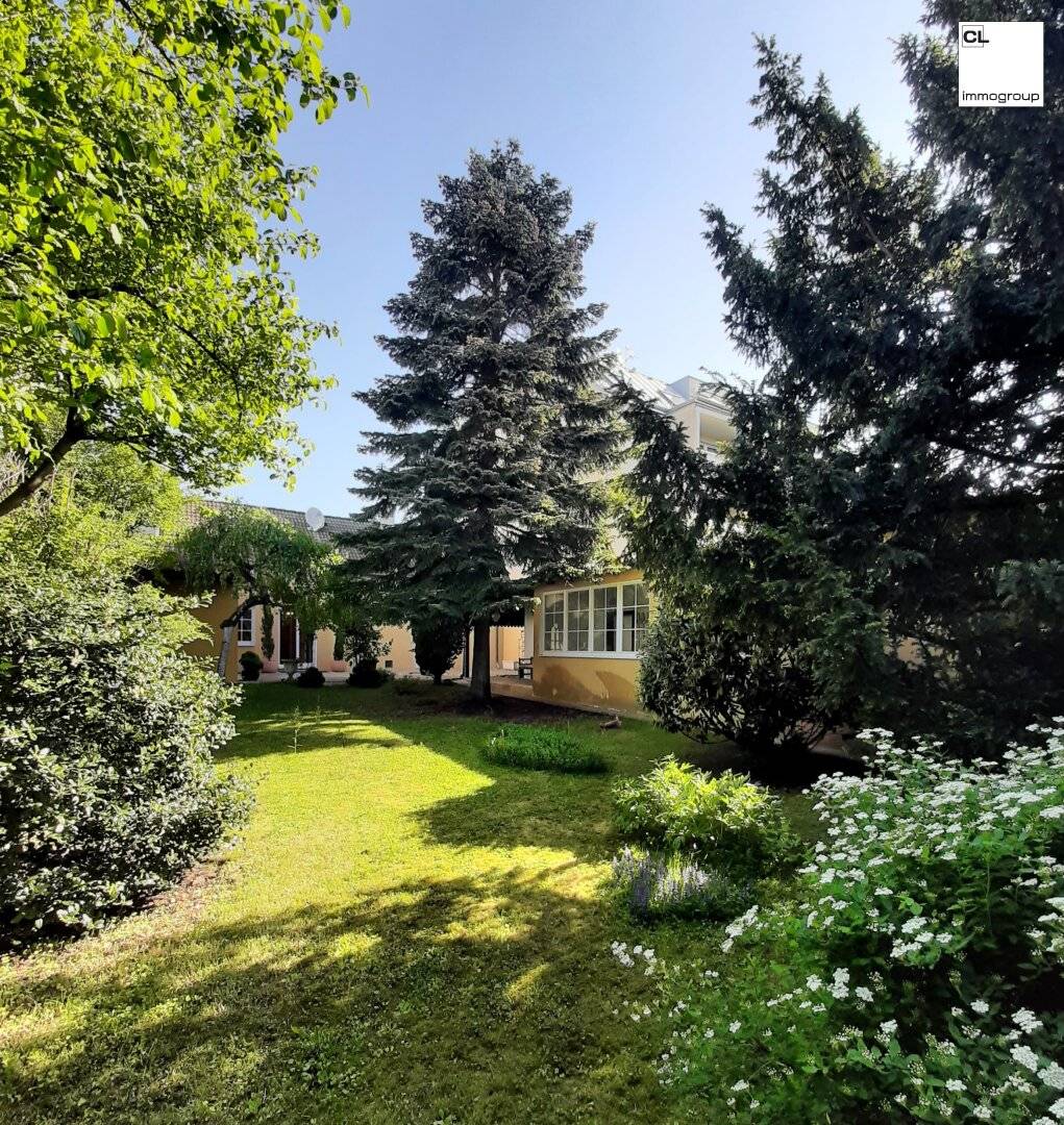 City villa in the Biedermeier style Discover your garden oasis!