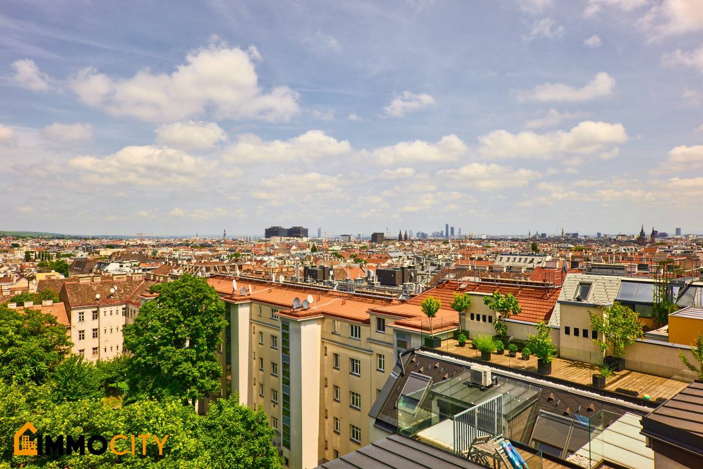 Herbststraße 66, Wohnen über den Dächern Wiens – 3 stilvolle DG-Wohnungen in 1160 Wien