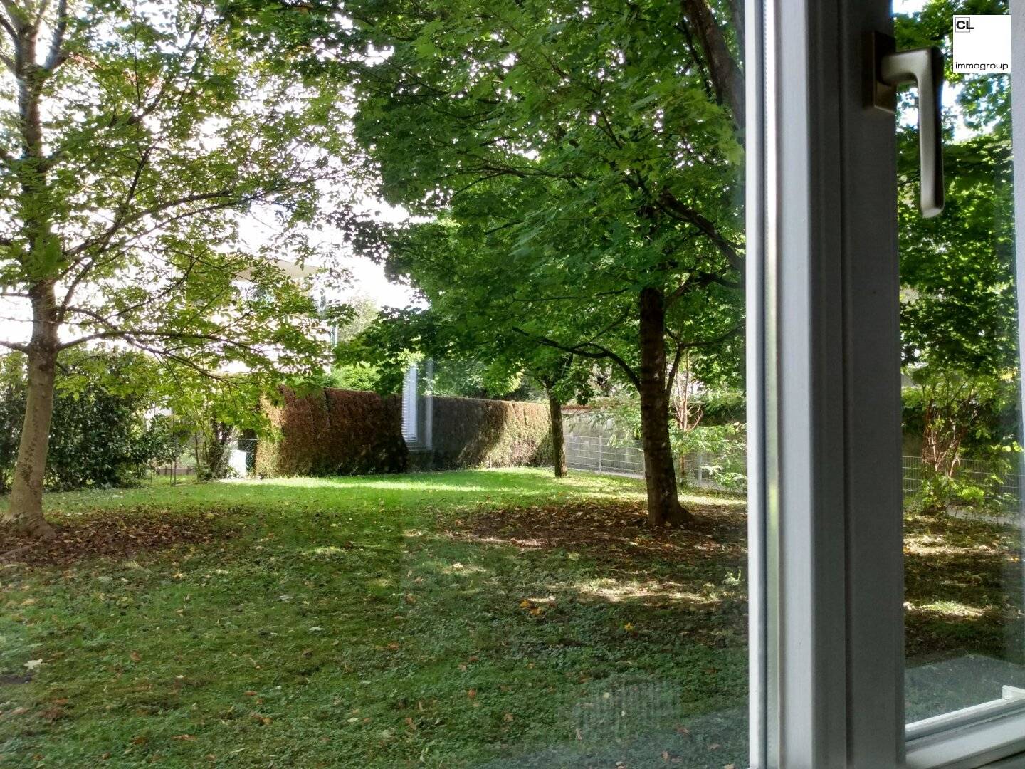 Attractive commercial property in top location, Salzburg Maxglan 139 m², located on the ground floor; pleasant room and working climate; with greenery and parking spaces directly in front of the house