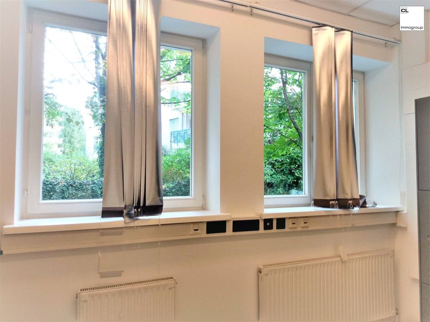 Attractive commercial property in top location, Salzburg Maxglan 139 m², located on the ground floor; pleasant room and working climate; with greenery and parking spaces directly in front of the house