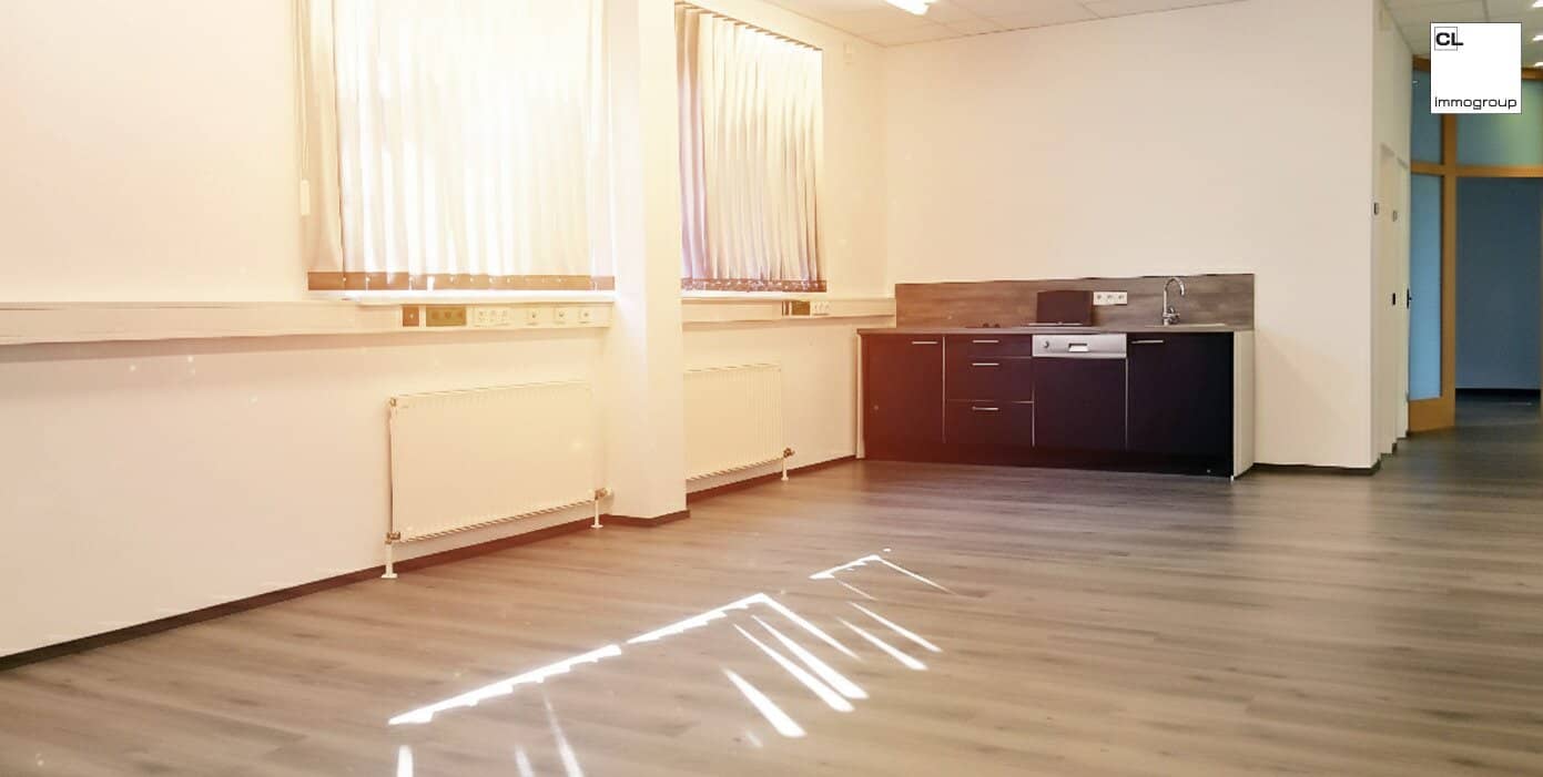 Attractive commercial property in top location, Salzburg Maxglan 139 m², located on the ground floor; pleasant room and working climate; with greenery and parking spaces directly in front of the house