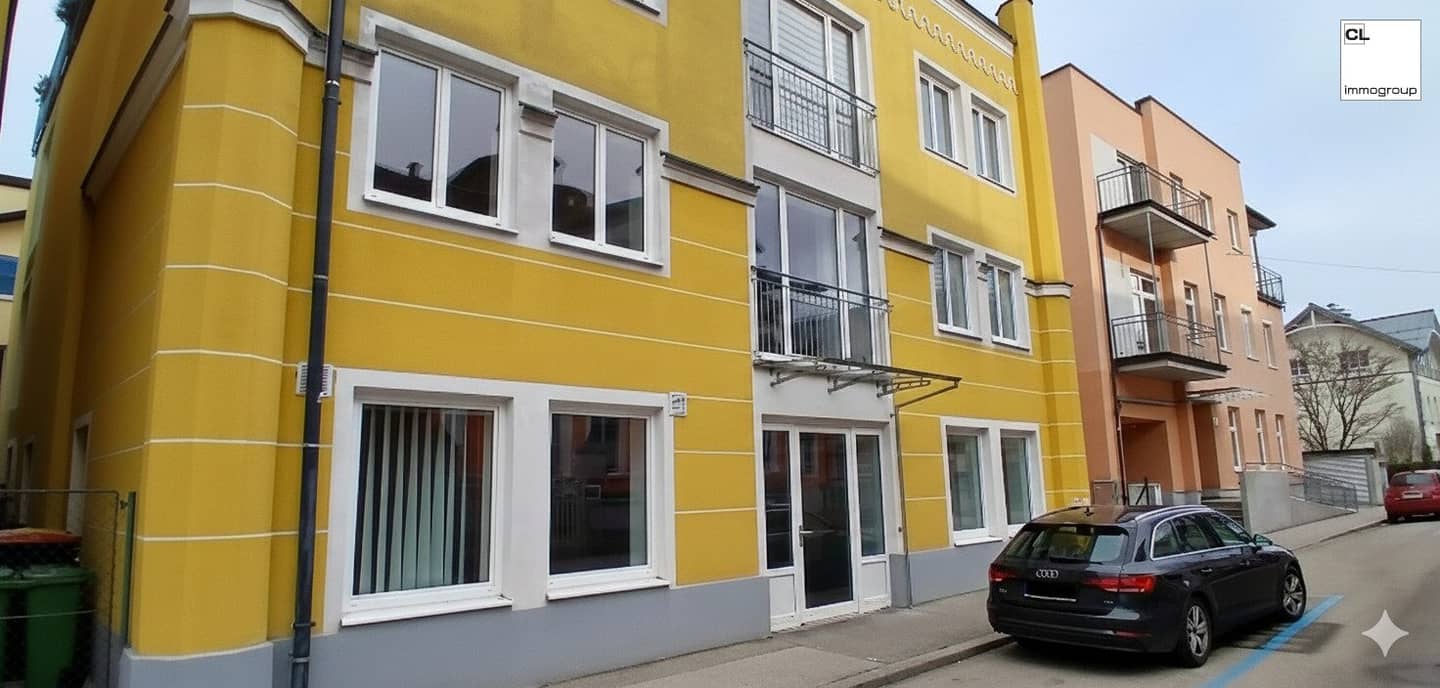 Bright, beautiful and centrally located ground-floor commercial premises near Kurpark, Bad Ischl; 3 rooms with kitchen, WCs and archive