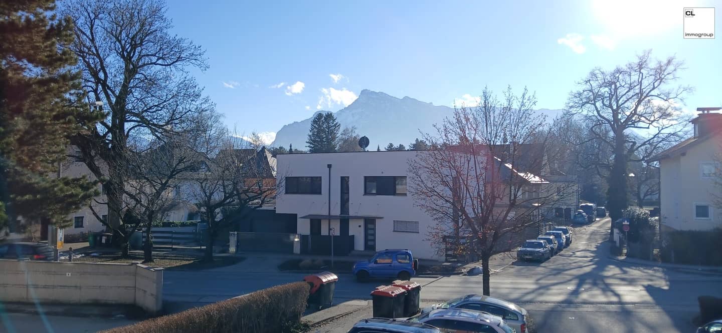 Top commercial property in Salzburg Maxglan; bright, high-ceilinged rooms, first floor with 232 m² office space + 12 m² storage; pleasant room and working climate; quiet location with parking and green spaces directly in front of the building/house in front of the building?  I will adjust: remove question