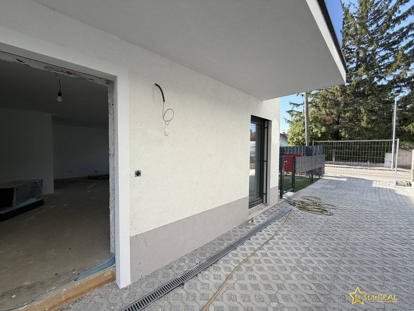 New build near the centre 5-room brick house with 2 bathrooms and 3 WCs