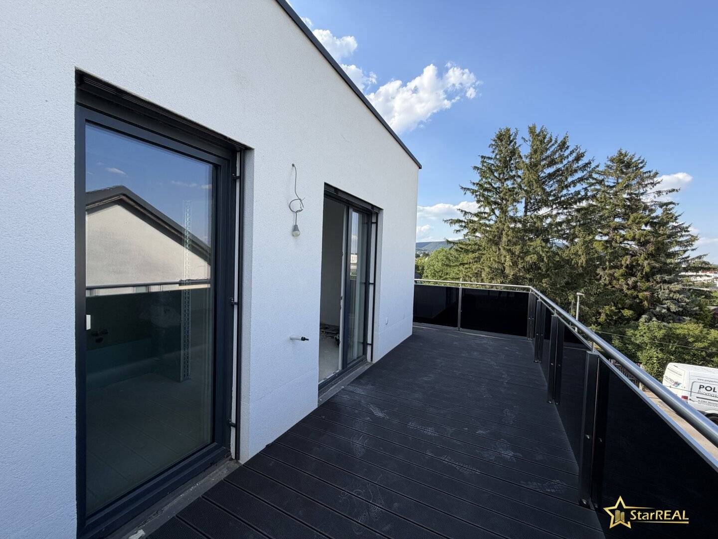 New build near the centre 5-room brick house with 2 bathrooms and 3 WCs